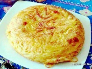 Frittata di pasta fatta in casa, perfetta per un pasto gustoso e veloce, ideale per qualsiasi momento della giornata. Ricetta tradizionale italiana con ingredienti semplici e sapori autentici.