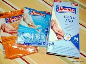 Guanti monouso in lattice e plastica di diverse misure, ideali per proteggere le mani durante le attività quotidiane e professionali, garantendo sicurezza e igiene.