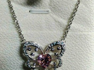 Alta qualità collana con pendente a farfalla gioielli donna eleganti e raffinati.