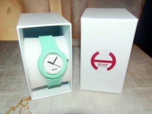 Orologio da polso color menta con design moderno, confezionato in scatola elegante con logo MP Hop Watches. Perfetto come regalo o accessorio di stile per tutti gli appassionati di orologi alla moda.