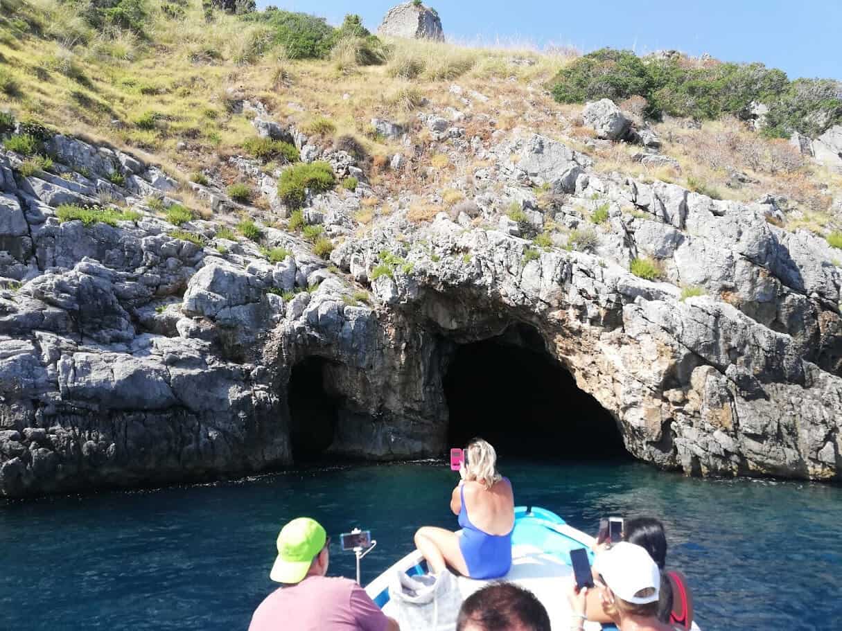 Amalfi: storia e fascino dell'antica Repubblica marinara 19 La Grotta dello Smeraldo