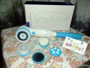 Pulitore per il corpo con testine intercambiabili, accessori per gadget massaggi e pulizia della spazzola, in confezione originale, perfetto per regalo o uso personale.