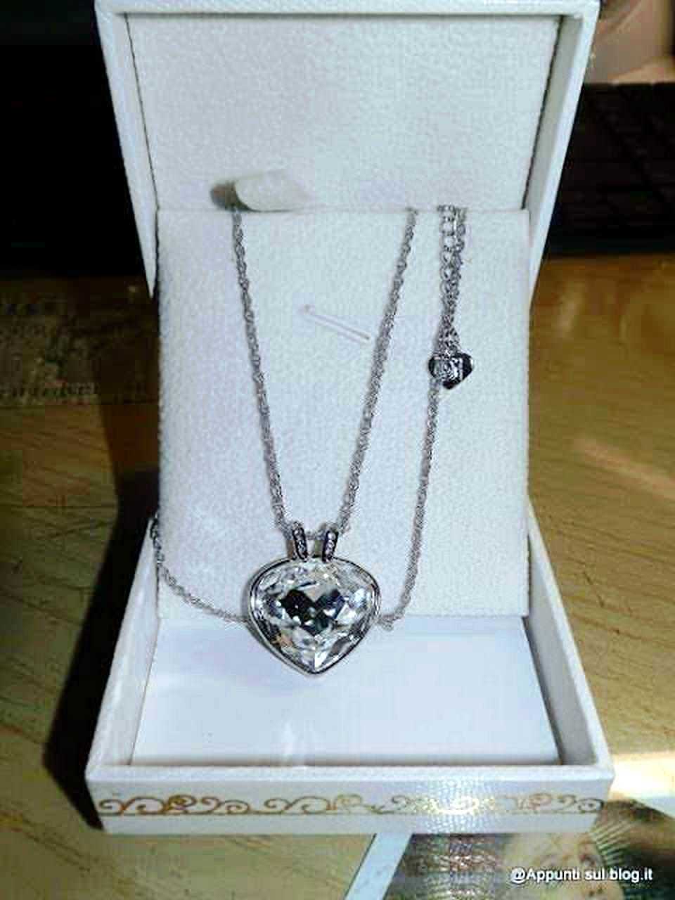 Collana con cuore di cristallo e pendente 