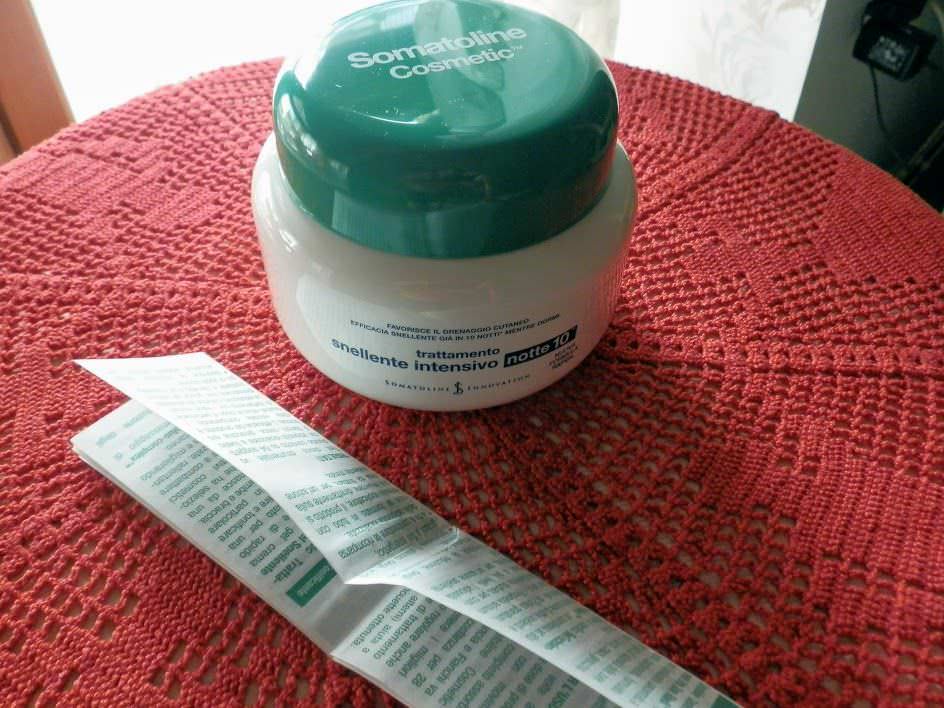 Somatoline Cosmetic trattamento cosmetico per pancia e fianchi, prodotto per il rimodellamento della silhouette