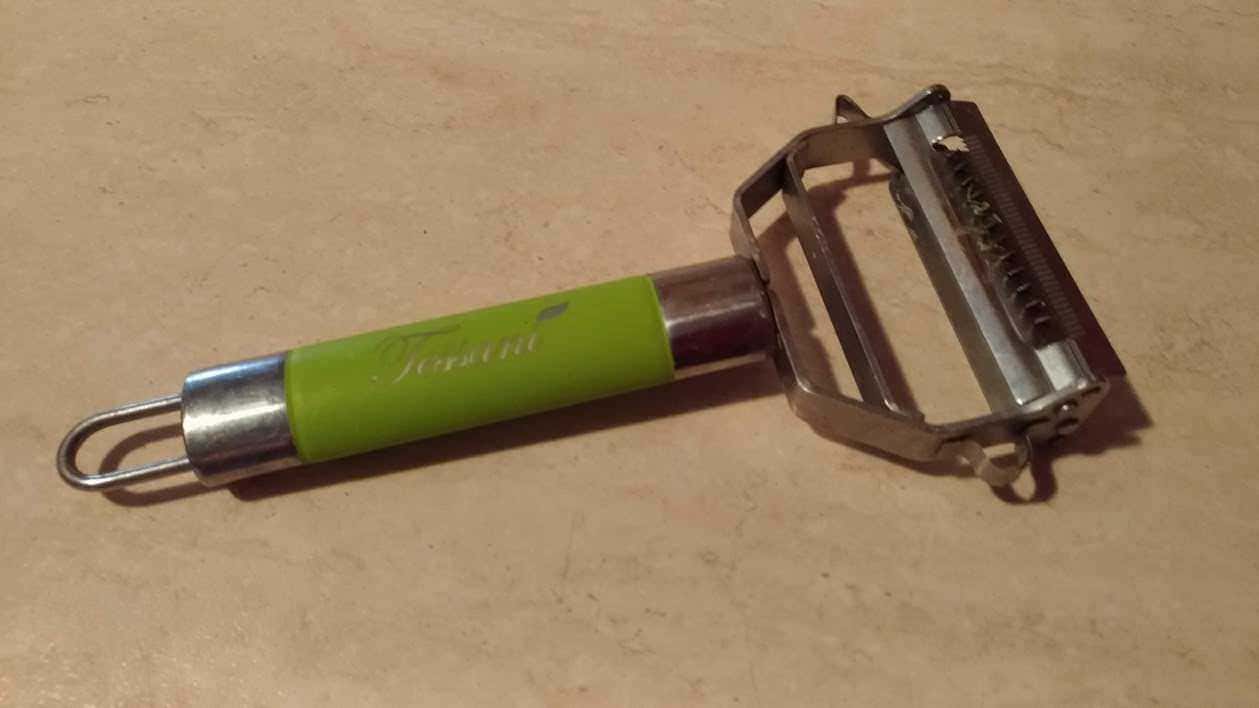 Utensili indispensabili per la casa, gite e picnic