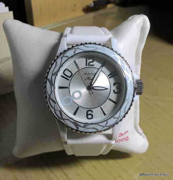 Orologi hexagone per un polso da notare: Orologio parigino con swarovski e pitone: Orologio da donna elegante con cinturino bianco e dettagli raffinati, ideale come accessorio di moda e orologeria di qualità. Aggiungi stile al tuo look con questo orologio di design.