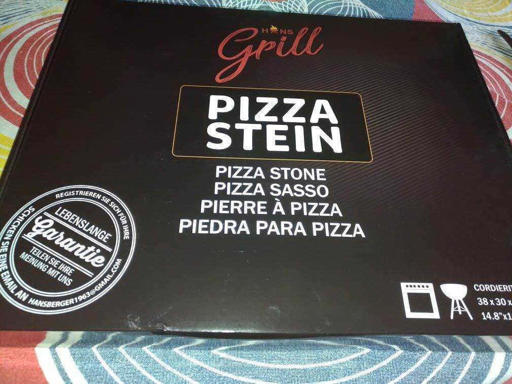 Piatto di pietra per pizza, perfetto per cucinare e servire pizza fatta in casa, con design elegante e resistente. Ottimo accessorio per appassionati di pizza e cucina italiana.