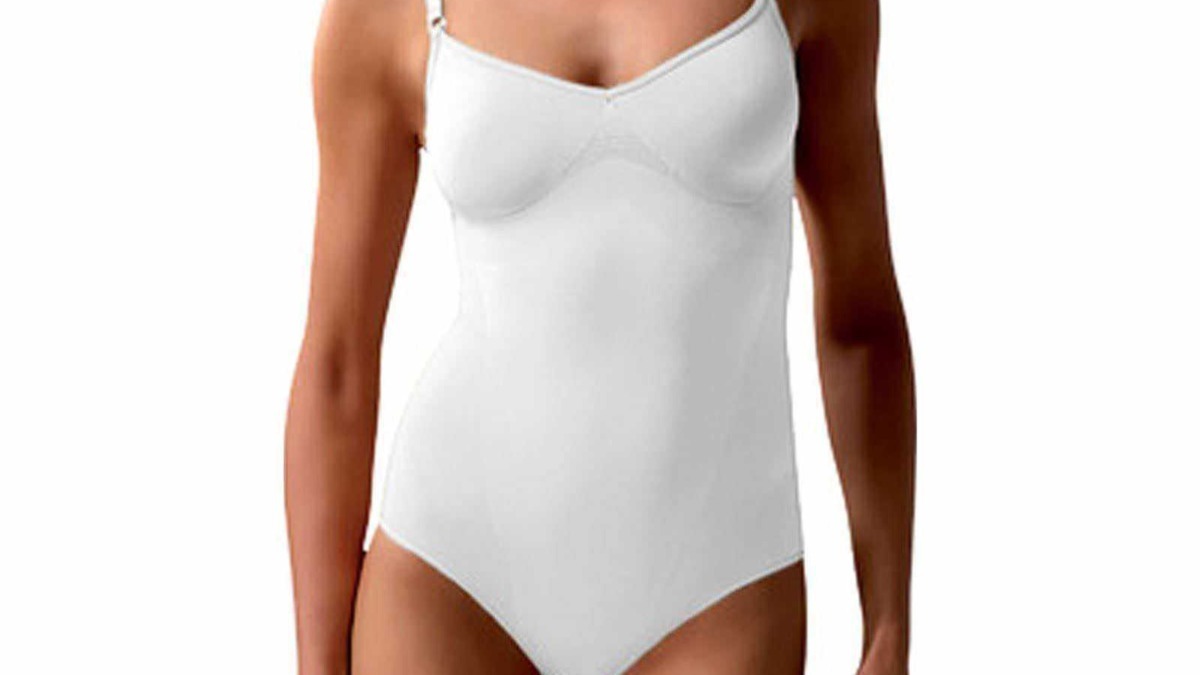 Elegante body bianco senza maniche, ideale per outfit estivi e comfort quotidiano, realizzato con tessuti di alta qualità per una vestibilità perfetta.