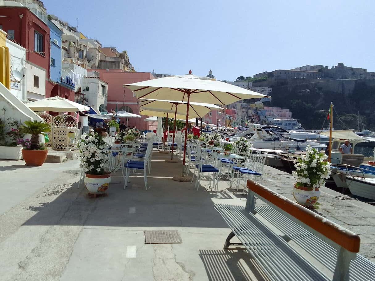 3 isole Flegree: Ischia, Procida e Capri tra mare, terme e borghi 12 Marina Corriccella