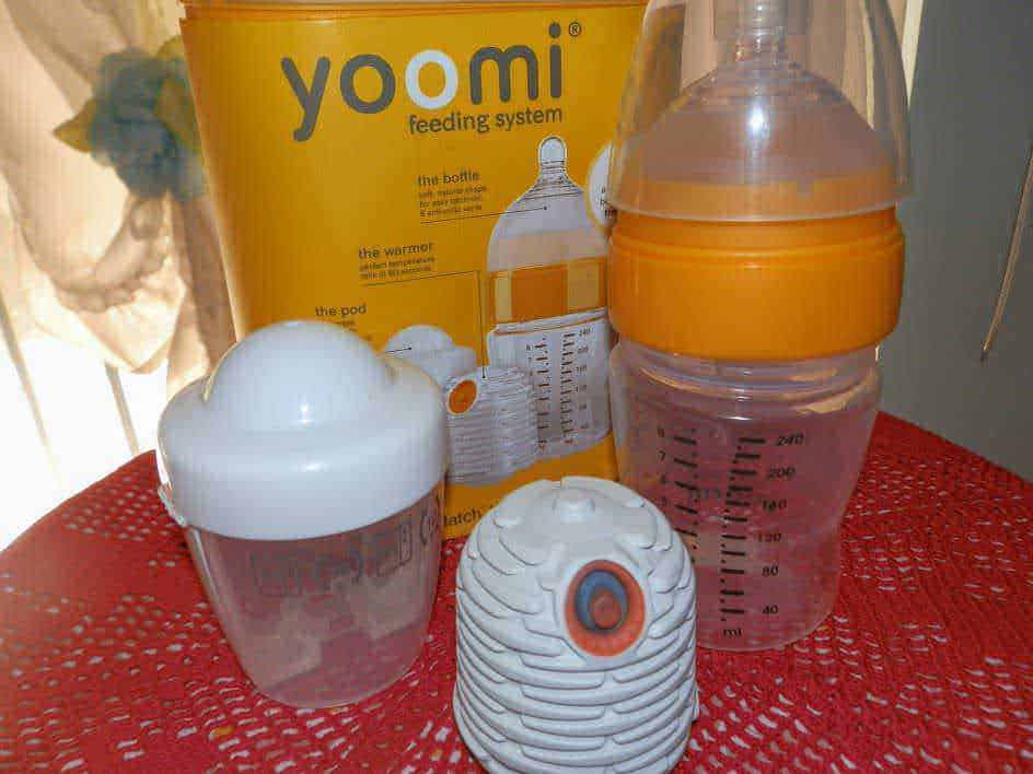 Yome sistema di alimentazione per neonati, included teiera, biberon, e accessori per alimentazione, ideale per praticità e sicurezza del bambino. Adatto a genitori che scelgono qualità e funzionalità.