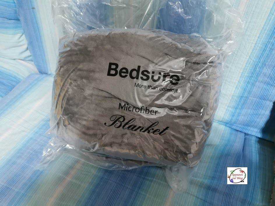 Microfibra coperta in confezione trasparente, ideale per il relax e il comfort, perfetta come coperta o plaid morbido e caldo, ottima per il soggiorno o camera da letto, facile da lavare.