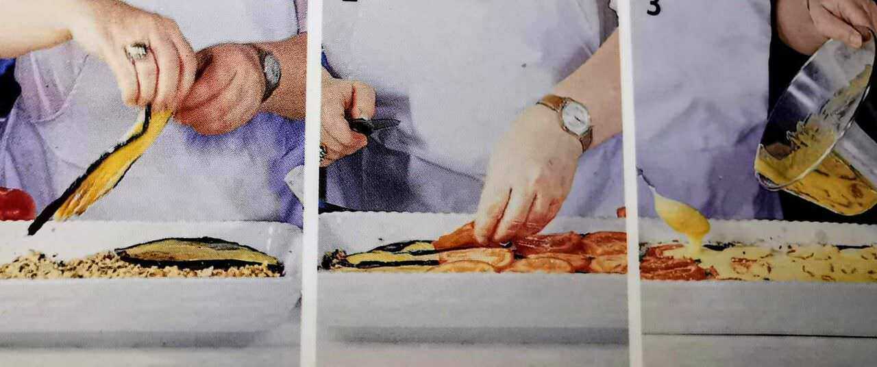 Tortino di carne e melanzane al microonde grill e crisp 4 Fasi di preparazione del tortino di carne e melanzane al microonde