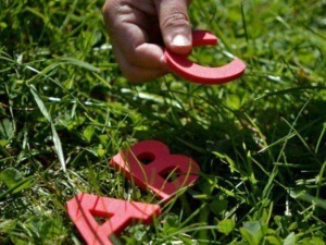 File name: appunti sul blog ricerca pile persona con magnete rossa sul verde