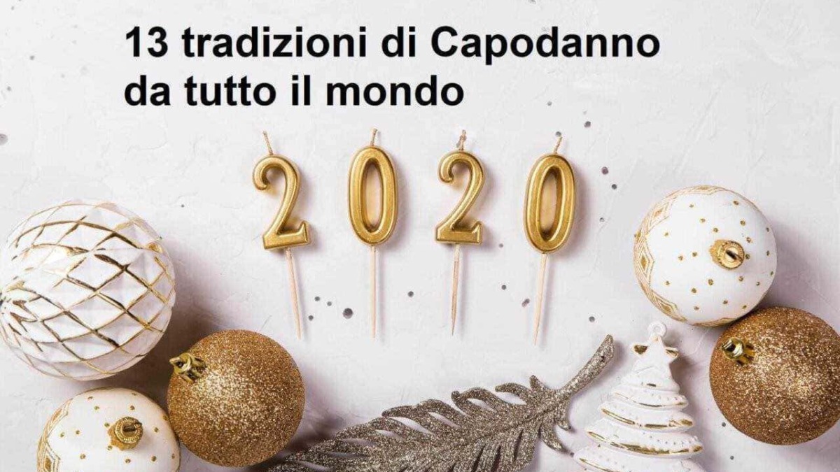 Fallegifs di candele a forma di numeri 2020 in stile natalizio con decorazioni oro e bianco, simbolo delle tradizioni di Capodanno in tutto il mondo e celebrazione dell'anno nuovo.