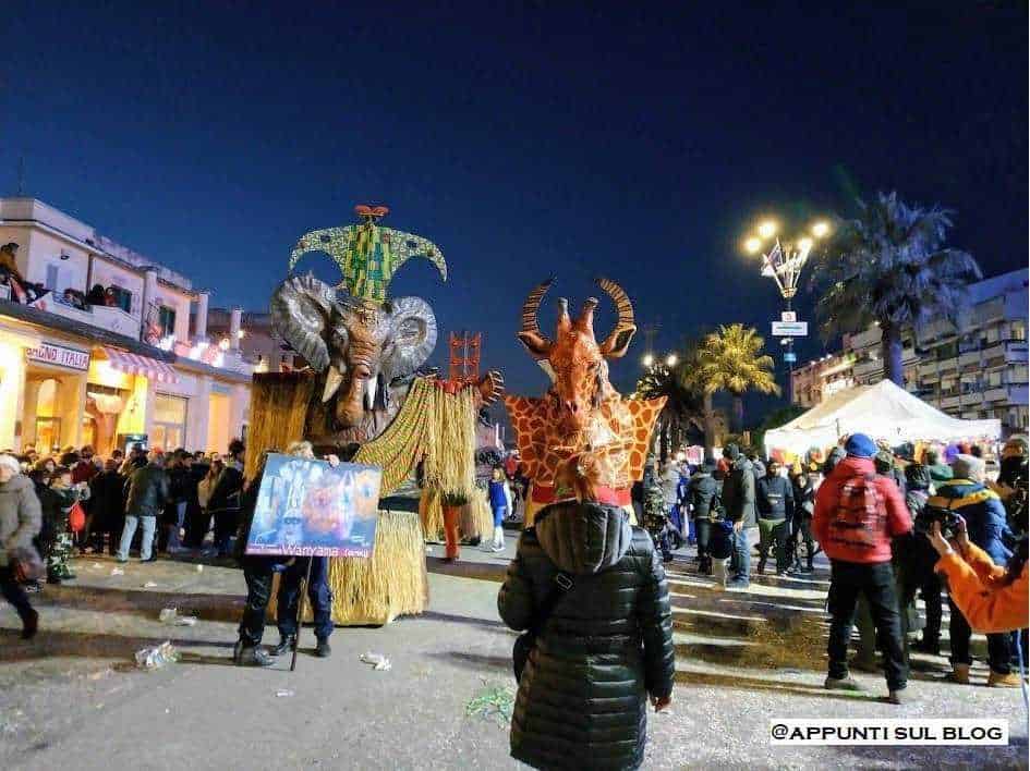 Trucco, carri e sfilata al Carnevale di Viareggio 2019