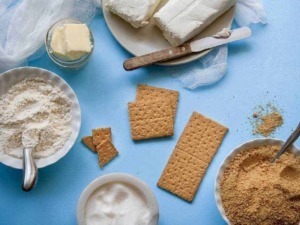 Sabbiatrice, biscotti, burro, farina, pavesini, ingrediente base per dolci e ricette fatte in casa.