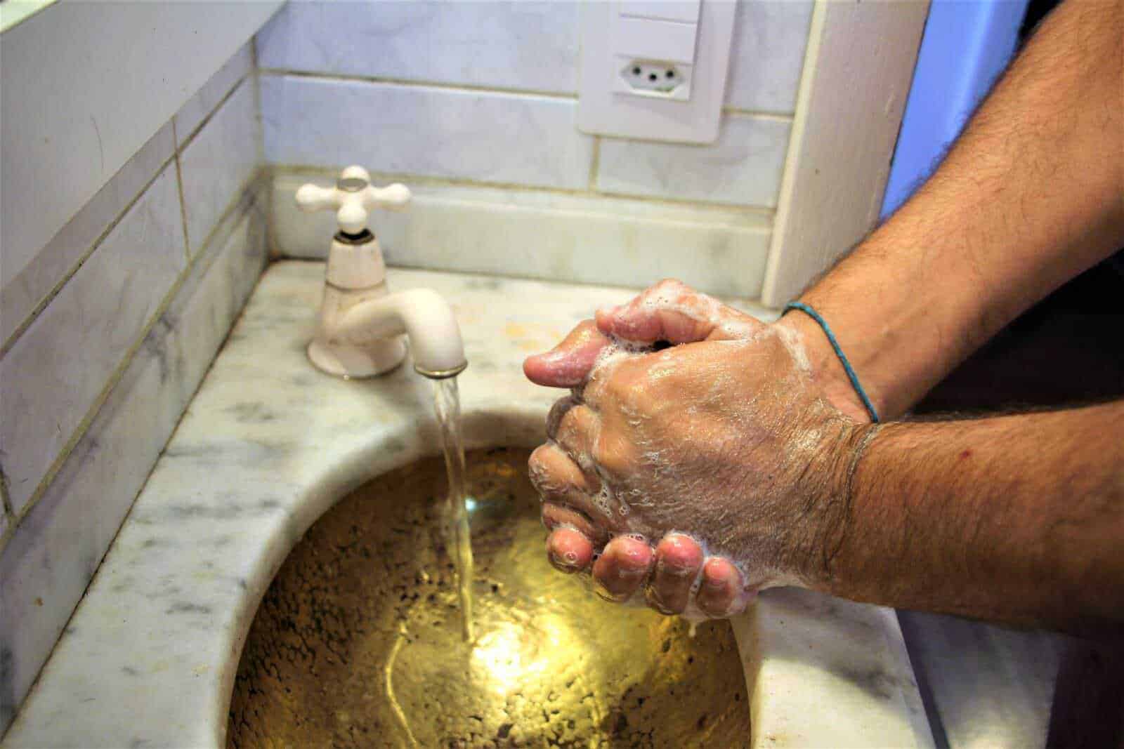 Come disinfettare il bagno con 3 igienizzanti naturali