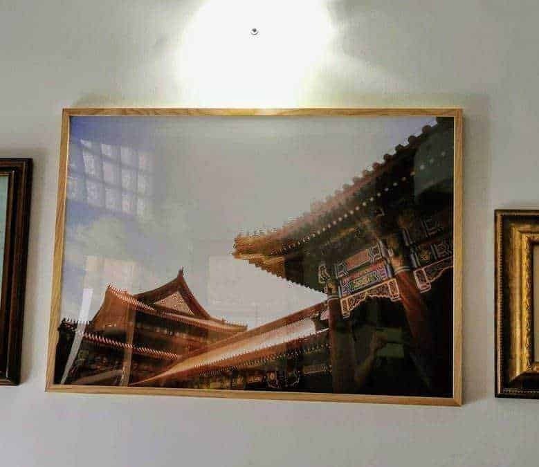Antica palazzo cinese con tetto decorato, fotografia artistica in stile tradizionale asiatica, decorazione murale per ambiente culturale, stunning architectural detail, arte orientale.