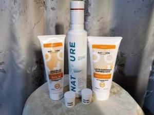 Natura e protezione solare bio, crema solare ad alta protezione SPF 30 e latte doposole rinfrescante con estratto di oliva. Ideali per la cura della pelle durante l'esposizione al sole.