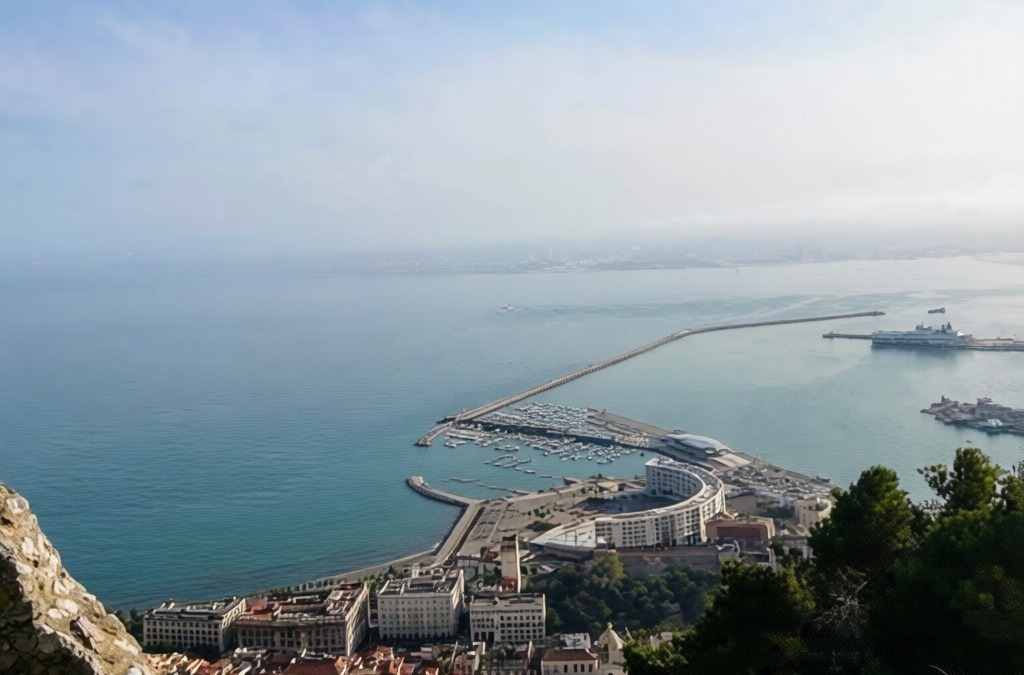 VISTA PANORAMICA DELLA CITTÀ DI SALERNO, IN COSTIERA