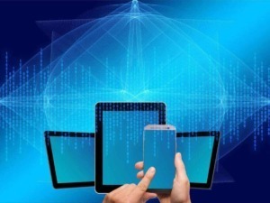 Tecnologia digitale, dispositivi mobili e reti di connessione in evidenza in un'immagine moderna e futuristica.