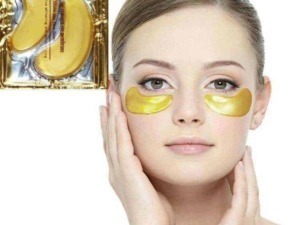 Valigia di siero viso con patch contorno occhi, trattamento skincare antirughe, cosmetici idratanti, cura della pelle, bellezza naturale, prodotti antiage, benessere del viso.