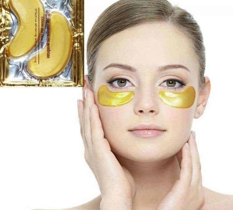 Valigia di siero viso con patch contorno occhi, trattamento skincare antirughe, cosmetici idratanti, cura della pelle, bellezza naturale, prodotti antiage, benessere del viso.
