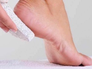 Pietra pomice piedi. Quale scegliere tra naturale e sintetica?