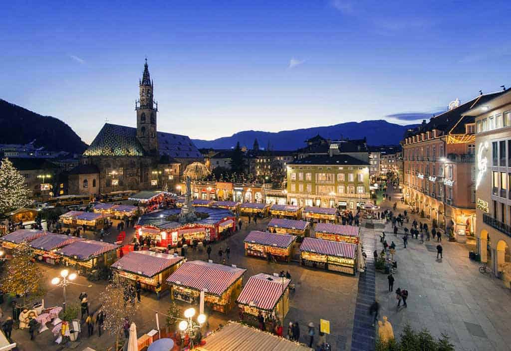 Piazza Walther a Bolzano con i mercatini di Natale