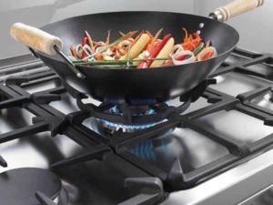 Pentola wok a cosa serve, caratteristiche e vantaggi