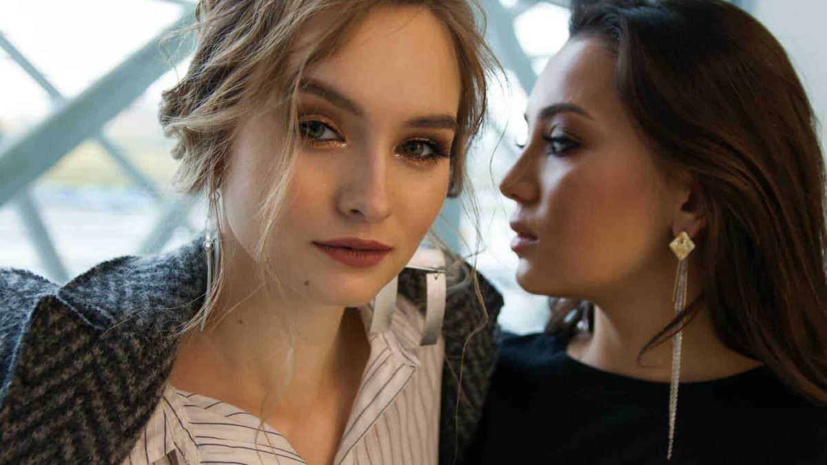 Come scegliere gli orecchini giusti: 5 regole per valorizzare il viso