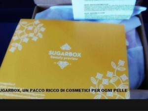 Sugabox beauty preview, confezione di cosmetici e prodotti per la cura della pelle in una scatola gialla con fiorellini; immagine promozionale di prodotti di bellezza e beauty box.