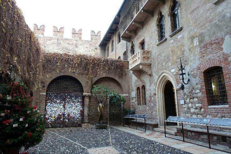Casa di Giulietta e ingresso al cortile