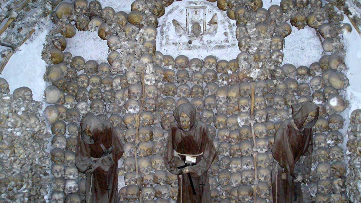 Filemania ossario skeletal religious cemetery italy