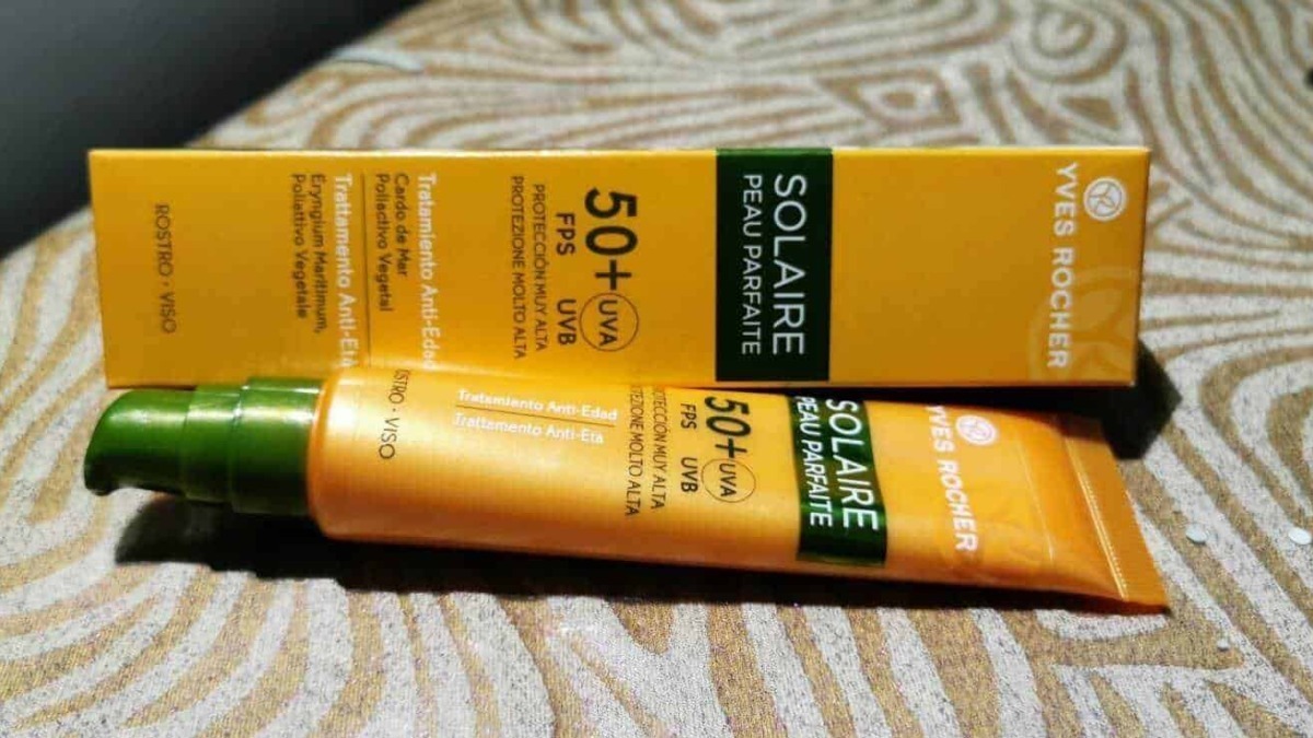 Crema solare viso antimacchia SPF50 Yves Rocher con estratto d'alghe