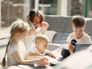 CBD e ansia: famiglia con bambini
