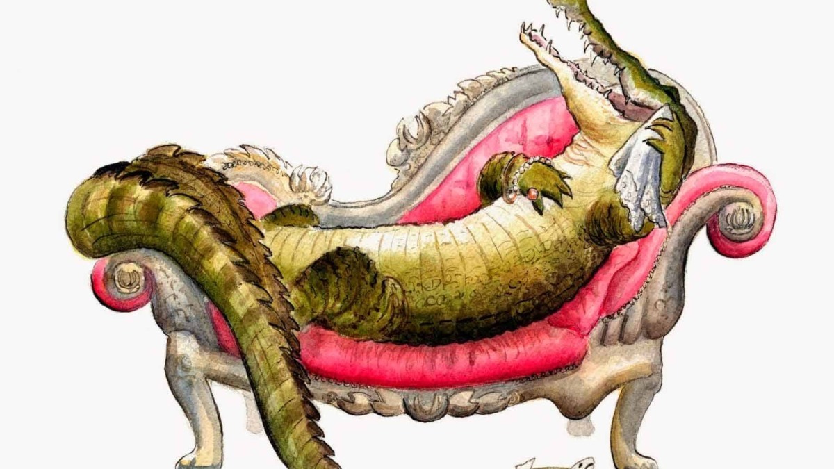Coccodrillo antropomorfo disteso su un divano elegante con dettagli in stile barocco, in posizione rilassata, con accessori come collana e vestaglia, raffigurato in una artista tecnica realistica.