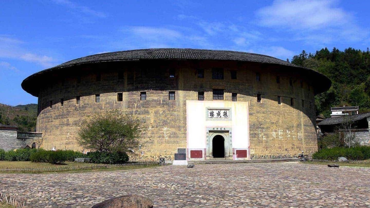 Stile tradizionale cinese Taer Hutong danzha, struttura circolare in pietra, patrimonio storico, atmosfera culturale, ricca di storia e architettura.