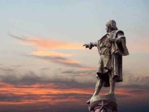 Statua di Sant'Agostino contro un cielo al tramonto, simbolo di fede e spiritualità. Immagine di arte religiosa e storia religiosa, ideale per approfondimenti su spiritualità e patrimonio culturale.