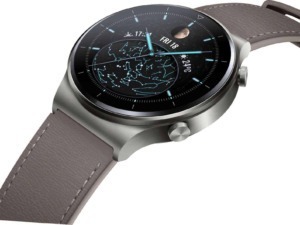 Bold: orologio smart watch con cinturino in pelle, display digitale con mappa stellare e luna, funzioni di data e orario, ideale per appunti sul blog e tecnologia moderna.