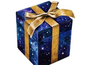 Lato alt: Immagine di una scatola regalo azzurra con stelle e galassie, decorata con un nastro dorato elegante su sfondo bianco.