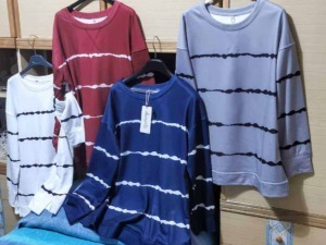 Magliette a righe colorate moda casual, outfit autunno inverno, abbigliamento trendy, capi di abbigliamento comodi, stile streetwear, urban fashion, shopping online, Appunti Sul Blog.