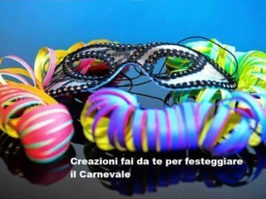 Colorati accessori di Carnevale fatti a mano, tra masque e fiori di plastica, perfetti per feste e eventi carnavaleschi, creazioni uniche e originali.