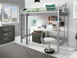 Letto a soppalco con scrivania e libreria in una camera moderna con vista sulla città.