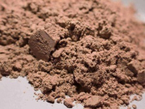 Polvere di cacao, ingrediente naturale e versatile per dolci e ricette di cucina. Ideale per preparare cioccolata calda, torte e dessert gourmet, aggiunge aroma e sapore intenso.