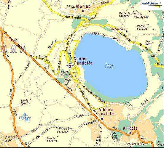 Castel Gandolfo Lago Albano vista aerea, monumenti storici e natura, destinazione ideale per escursioni e relax, situata vicino a Roma, con panorami mozzafiato e acque cristalline.