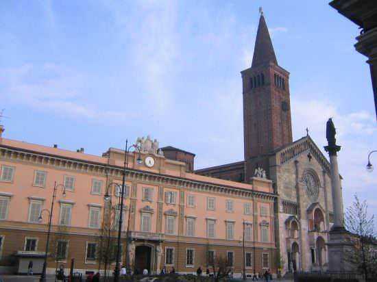 Piacenza Palazzo Gotico e Piazza Cavalli
