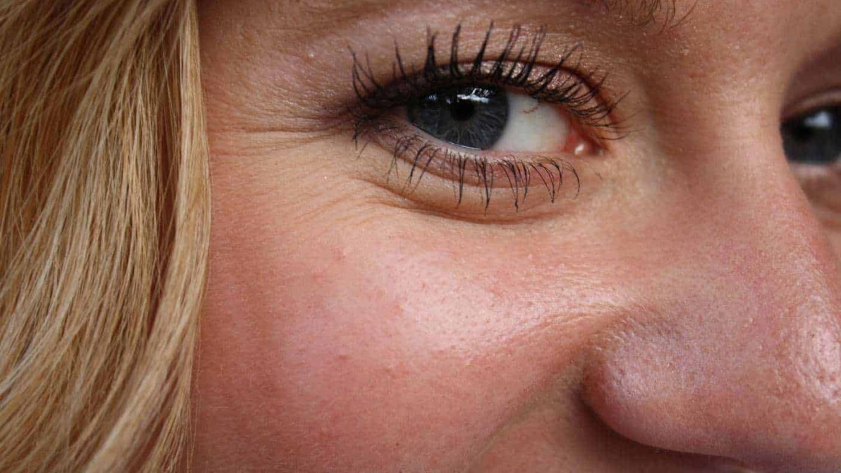 Finestra sui blog, focus sulle tecniche di cura della pelle e bellezza del viso. Consigli e approfondimenti sulla cura del viso e delle ciglia per un aspetto naturale e luminoso.