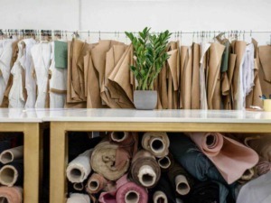 Tessuti per abiti medievali: materiali e tessuti più usati