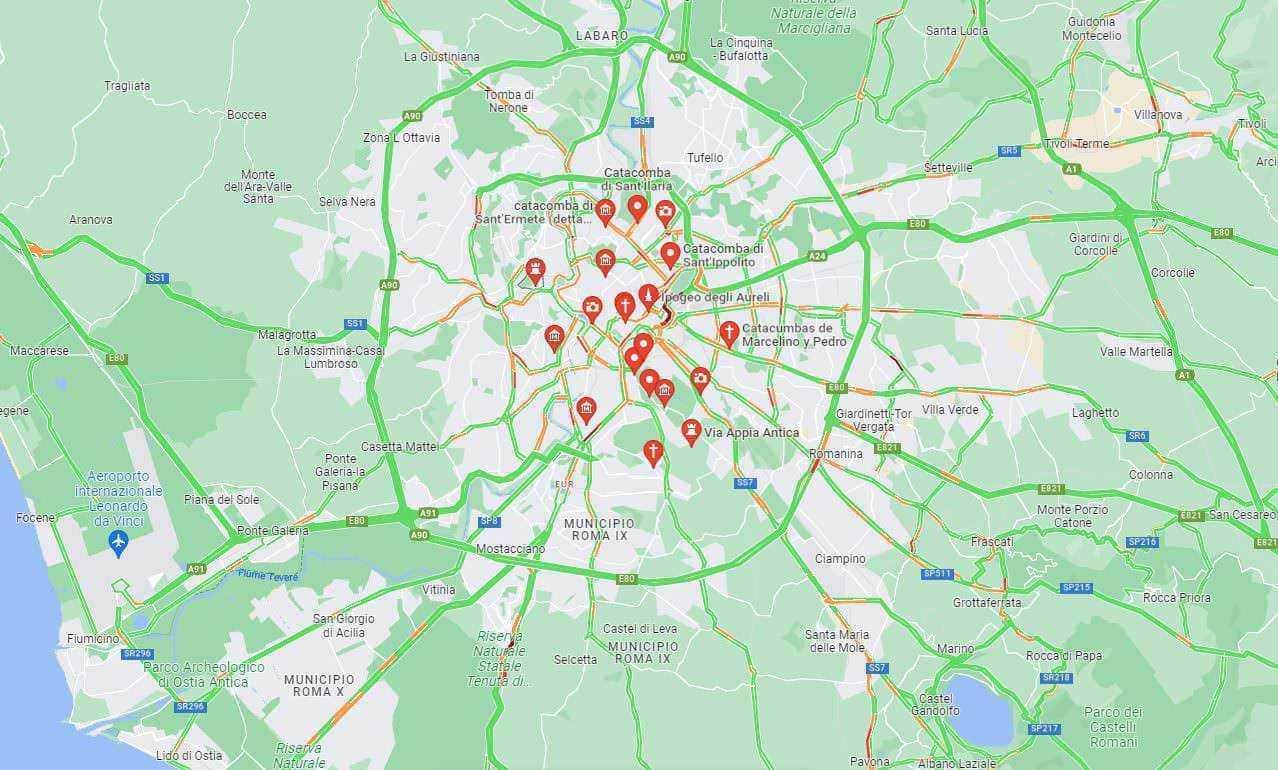 Centro storico di Roma con monumenti e piazze iconiche, immagini di architettura antica e moderna, turisti e cittadini che passeggiano nelle vie pionieristiche, atmosfera vivace e culturale, perfetta per blog di appunti e viaggio.